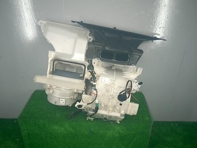 Air Conditioner Assembly TOYOTA Vitz 2009 CBA-NCP95 — photo 1