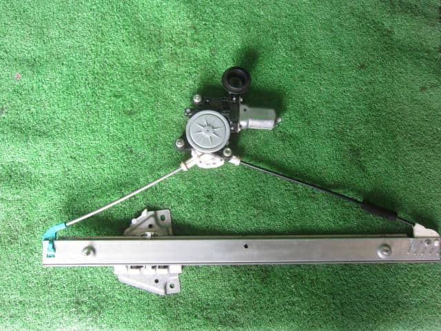 Front Right Door Regulator SUZUKI Wagon R 2006 CBA-MH21S 8340158J01 — photo 1