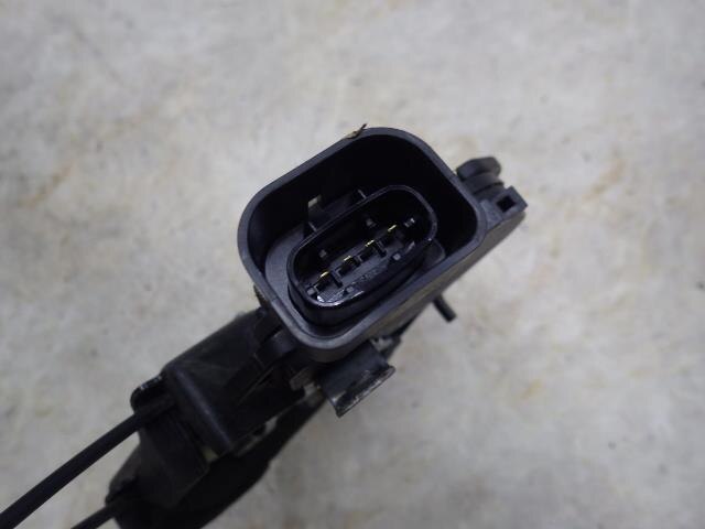 Rear Left Door Lock Actuator TOYOTA Mark II Blit 2002 TA-GX110 — photo 2