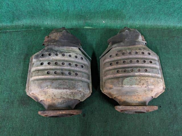 Catalyst TOYOTA Celsior 1991 E-UCF11 1845050040 — photo 1