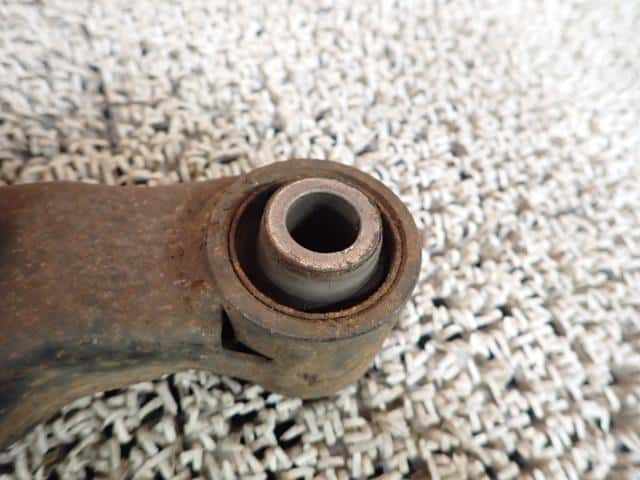 Rear Right Lower Control Arm NISSAN Serena 2001 GF-PC24 — photo 4