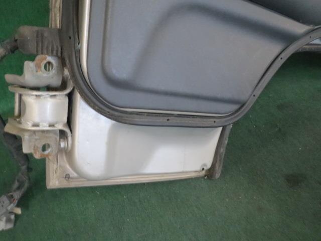 Front Right Door Assembly TOYOTA Hiace 2002 KJ-KZH138 — photo 9