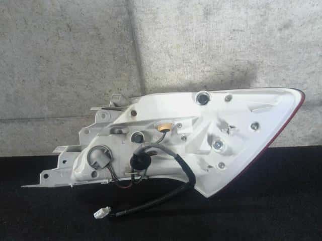 Left Tail Light HONDA Legend 2009 DBA-KB2 — photo 2