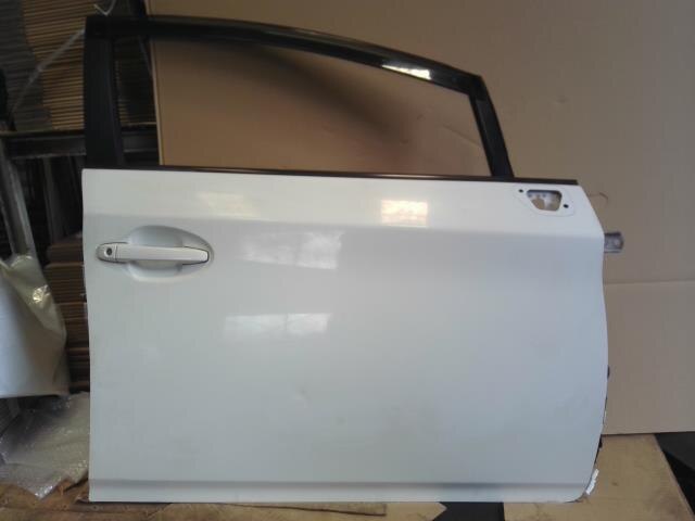 Front Right Door Assembly TOYOTA Prius 2012 DAA-ZVW30 — photo 1