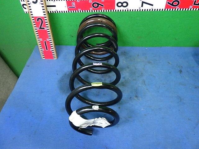 Coil Spring TOYOTA Landcruiser 3BA-VJA300 — photo 1