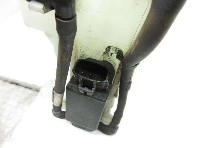 Windshield Washer Tank TOYOTA Corolla Levin 1998 GF-AE111 — photo 5