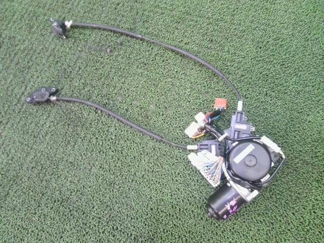Left Power Slide Door Motor HONDA Elysion 2004 DBA-RR3 — photo 1