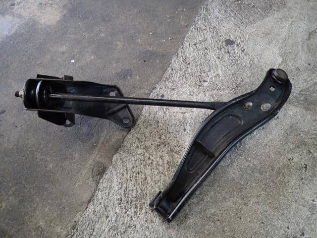 Front Right Lower Control Arm DAIHATSU Hijet 2008 EBD-S201P — photo 2