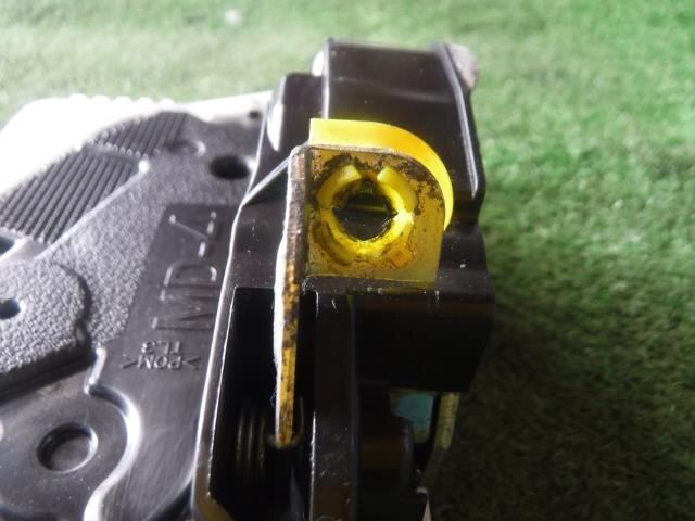 Front Left Door Lock Actuator TOYOTA Prius 2012 DAA-ZVW30 — photo 7