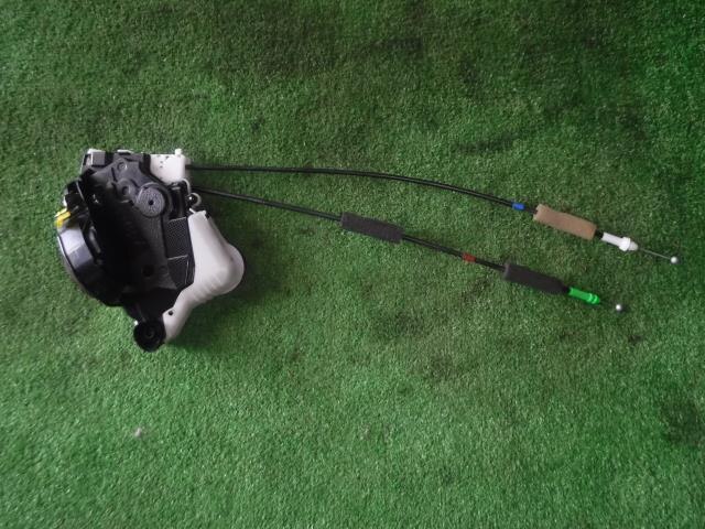 Front Left Door Lock Actuator TOYOTA Prius 2012 DAA-ZVW30 — photo 1