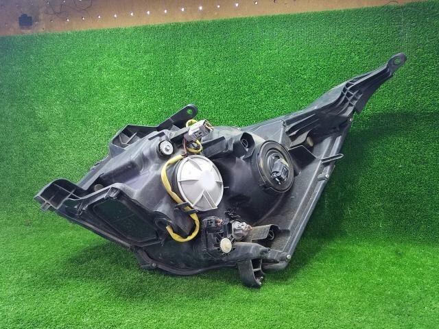 Right Headlight TOYOTA Noah 2008 DBA-ZRR70 — photo 5