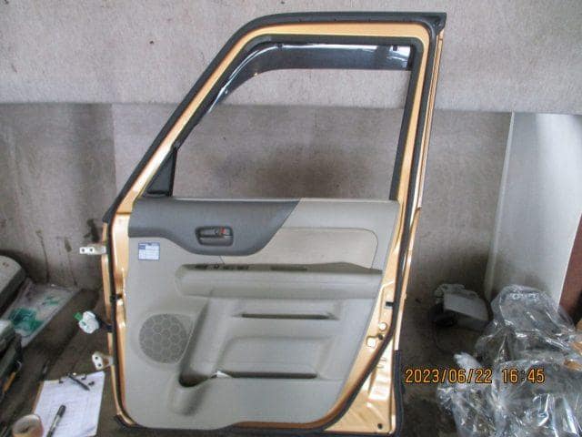 Front Right Door Assembly SUZUKI Spacia 2013 DBA-MK32S 6800181M01 — photo 2
