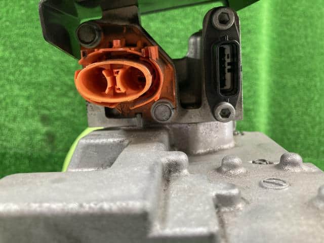 A/C Compressor NISSAN Leaf_ 2012 ZAA-AZE0 — photo 4