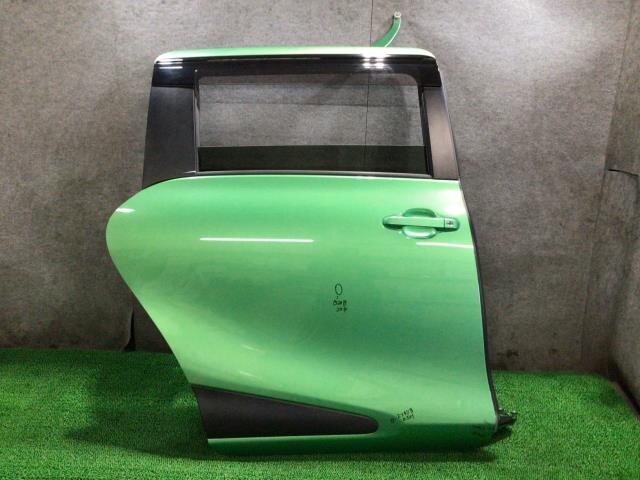 Rear Right Door Assembly TOYOTA Sienta 2016 DBA-NSP170G — photo 1