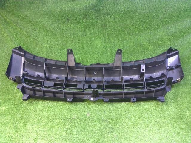 Radiator Grille TOYOTA Noah 2009 DBA-ZRR70 — photo 6
