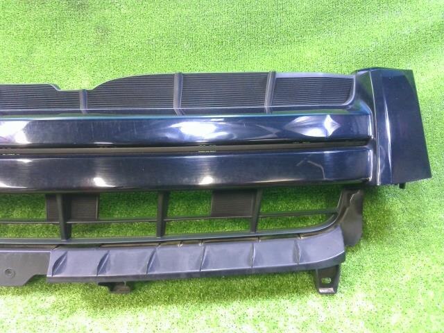 Radiator Grille TOYOTA Noah 2009 DBA-ZRR70 — photo 2