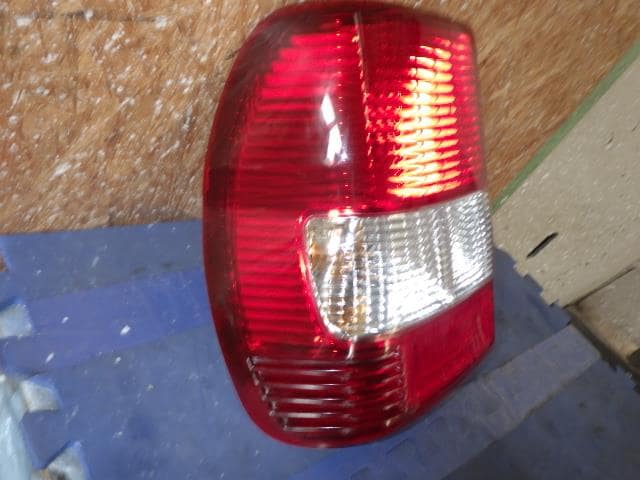 Left Tail Light MITSUBISHI Pajero iO 1999 GF-H76W — photo 3
