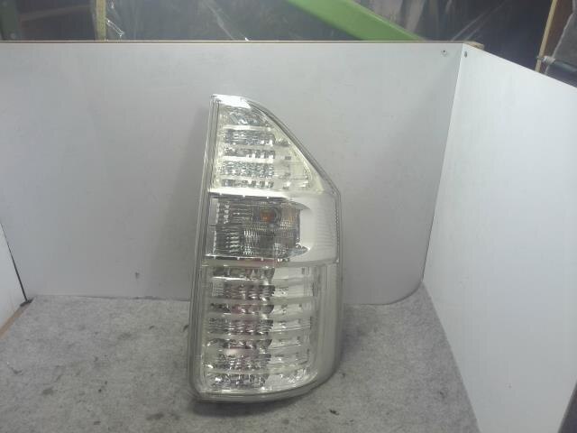 Right Tail Light TOYOTA Noah 2007 DBA-ZRR70 — photo 1