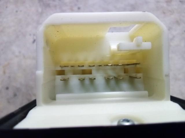 Power Window Switch TOYOTA Vitz 2011 DBA-NSP130 — photo 2