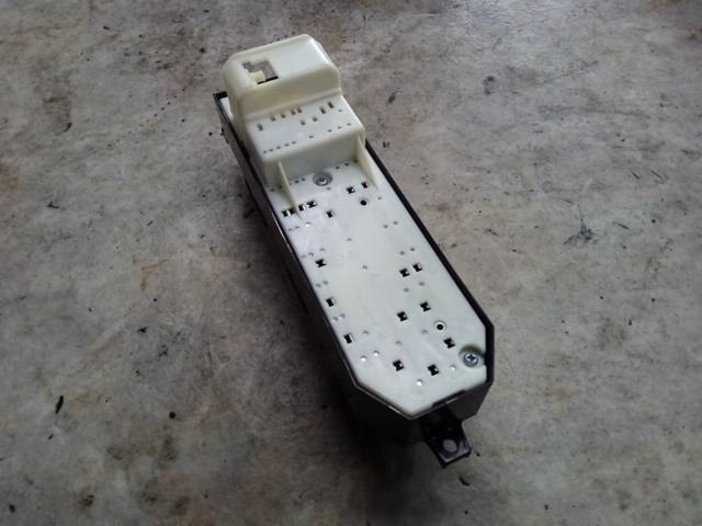 Power Window Switch TOYOTA Vitz 2011 DBA-NSP130 — photo 3