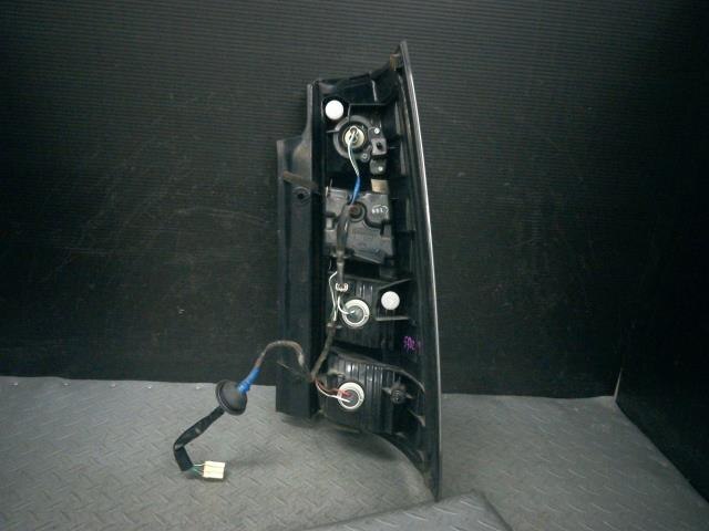 Left Tail Light TOYOTA Sienta 2011 DBA-NCP81G — photo 2