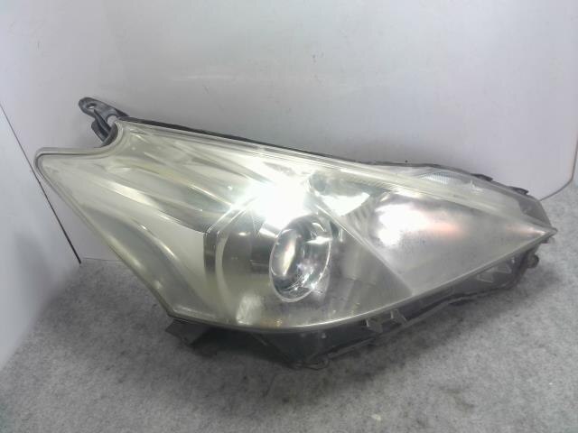 Right Headlight TOYOTA Prius Alpha 2012 DAA-ZVW41 — photo 1