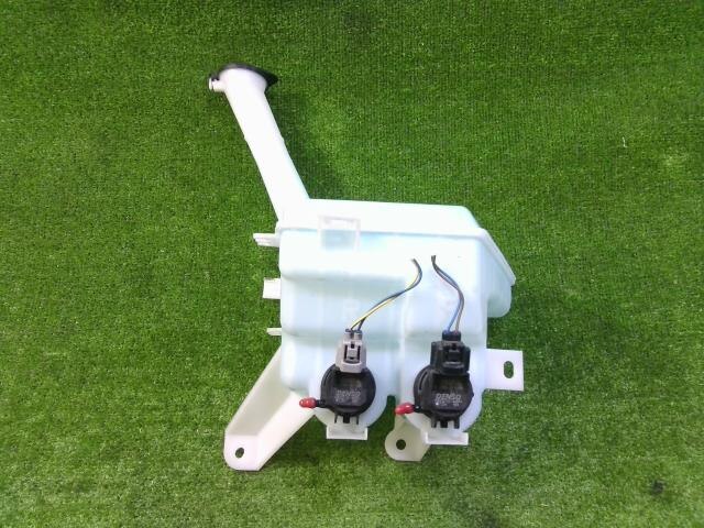 Windshield Washer Tank TOYOTA Corolla Fielder 2014 DAA-NKE165 — photo 2