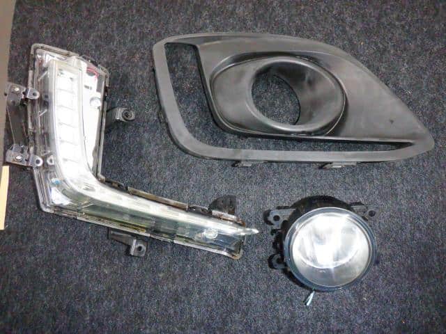 Right Fog Light SUZUKI Swift 2013 DBA-ZC72S 3550063J04 — photo 1