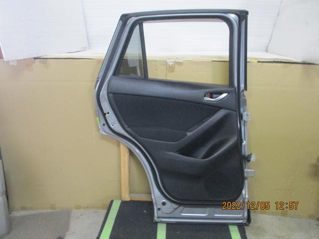 Rear Left Door Assembly MAZDA CX-5 2012 LDA-KE2AW KDY37302XE — photo 2