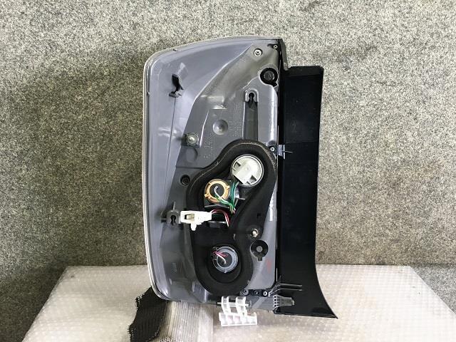 Right Tail Light TOYOTA Prius 2009 DAA-ZVW30 — photo 2