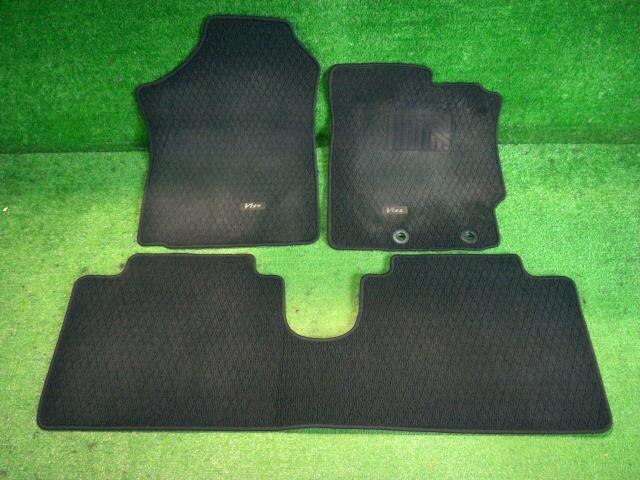 Floor Mat TOYOTA Vitz 2011 DBA-NSP130 — photo 1