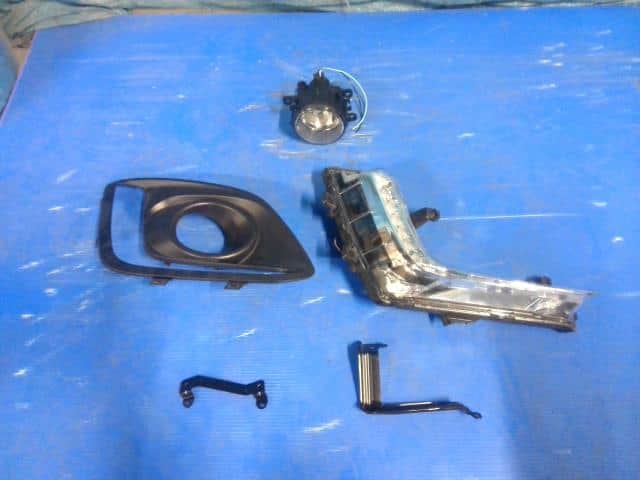 Right Fog Light SUZUKI Swift 2015 DBA-ZC72S 3550063J04 — photo 1