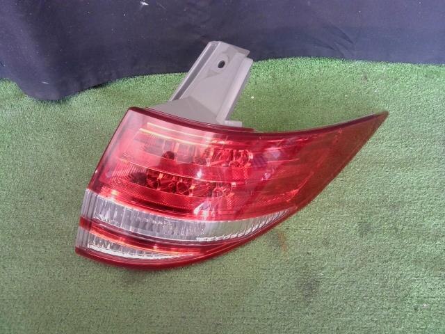 Right Tail Light TOYOTA Estima 2008 DBA-ACR50 — photo 1