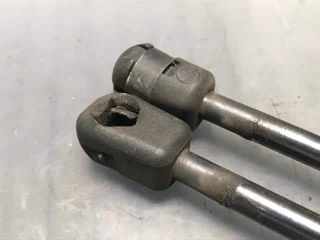 Tail Gate Damper AUDI Audi a1 2011 DBA-8XCAX — photo 2