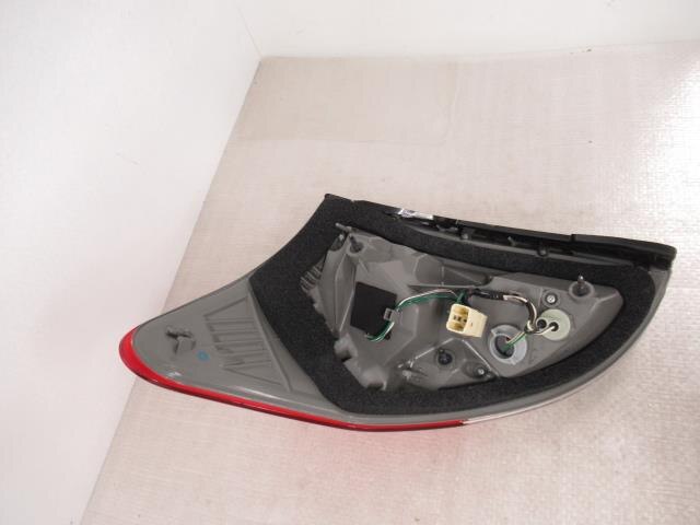 Right Tail Light TOYOTA Vanguard 2010 DBA-ACA33 — photo 4