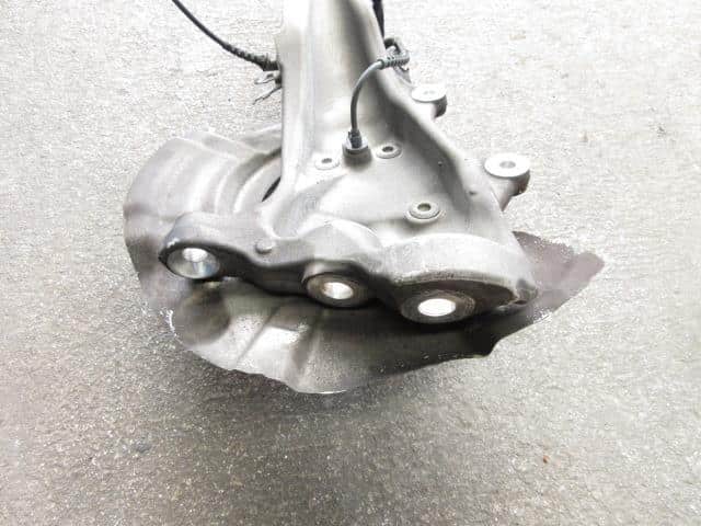 Front Right Knuckle Hub Assembly BMW 5 Series 2010 DBA-FR30 — photo 5
