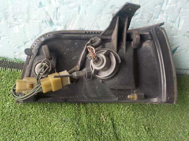Left Side Marker Light TOYOTA Cresta 1990 E-GX81 — photo 2