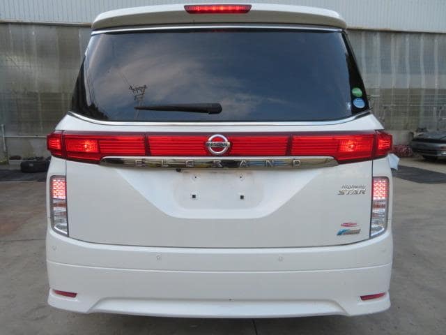 Right Tail Light NISSAN Elgrand 2013 DBA-TE52 — photo 6