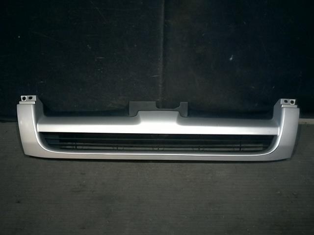 Radiator Grille TOYOTA Hiace 2006 KR-KDH200 — photo 1