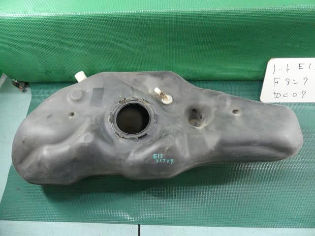 Fuel Tank NISSAN Note 2021 6AA-E13 — photo 1