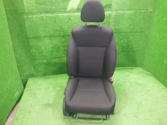 Driver's Seat HONDA Vezel 2015 DBA-RU2 — photo 1