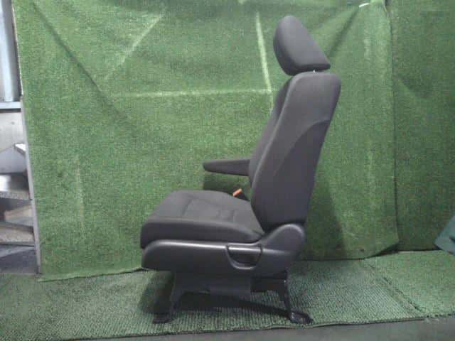 Assistant Driver's Seat HONDA Step Wagon 2014 DBA-RK5 — photo 5