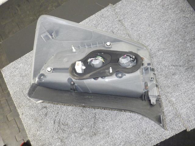 Left Tail Light TOYOTA Prius 2012 DAA-ZVW30 — photo 2