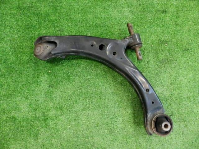 Front Right Lower Control Arm HONDA Step Wagon 2010 DBA-RK1 — photo 2