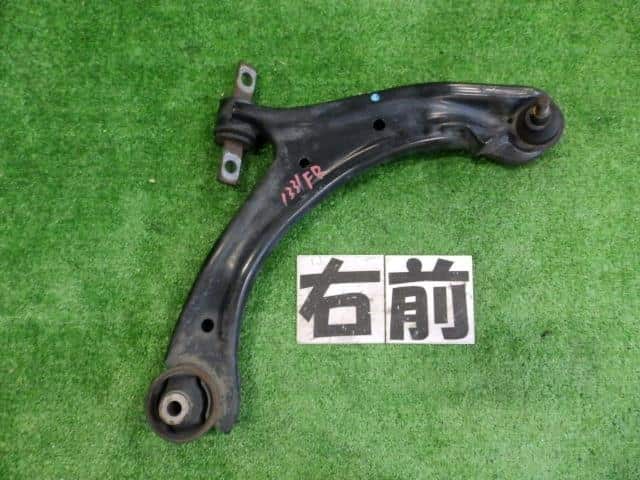 Front Right Lower Control Arm HONDA Step Wagon 2010 DBA-RK1 — photo 1