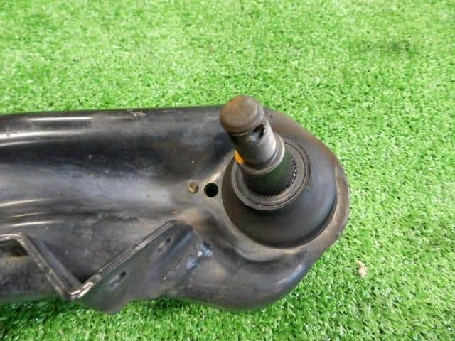 Front Right Lower Control Arm HONDA Step Wagon 2010 DBA-RK1 — photo 4