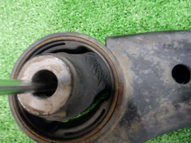 Front Right Lower Control Arm HONDA Step Wagon 2010 DBA-RK1 — photo 5