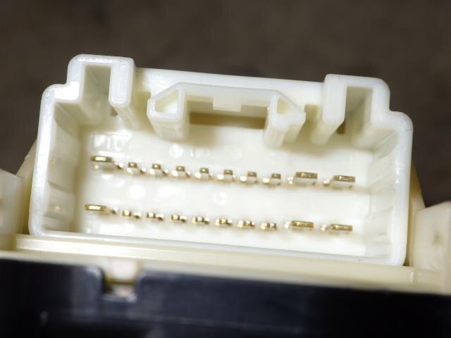 Power Window Switch TOYOTA Noah 2006 DBA-AZR60 — photo 2