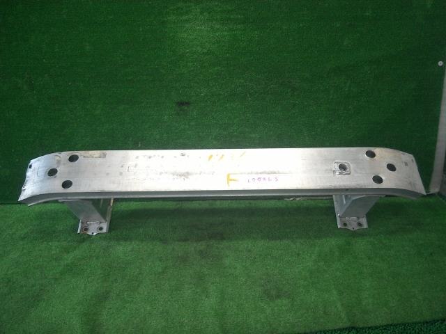 Front Bumper Reinforcement TOYOTA Lexus ls 2009 DAA-UVF45 — photo 1