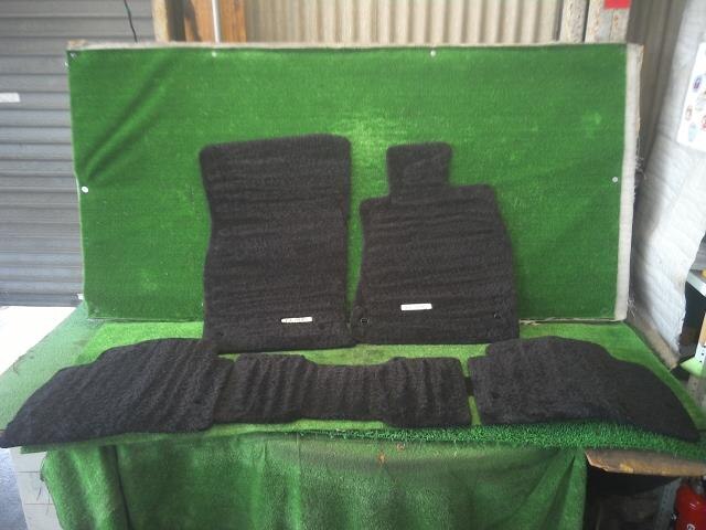 Floor Mat TOYOTA Lexus ls 2009 DAA-UVF45 — photo 1